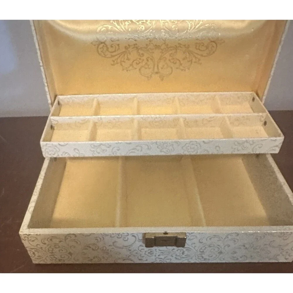 Vintage Lady Buxton Jewelry Box Cream Velvet  Cream Exterior Gold Floral